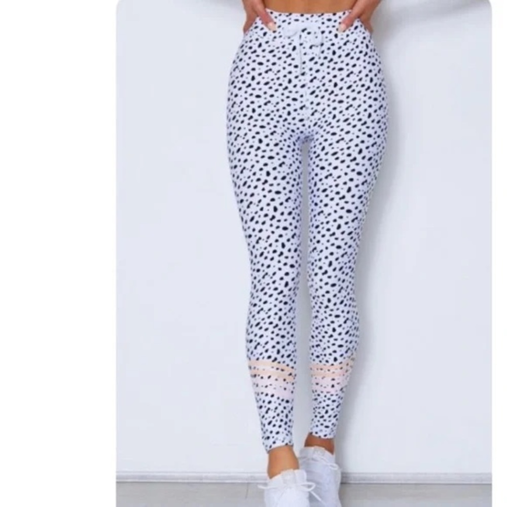 Sarah’s day x white fox 101 day dreamer bra and legging set